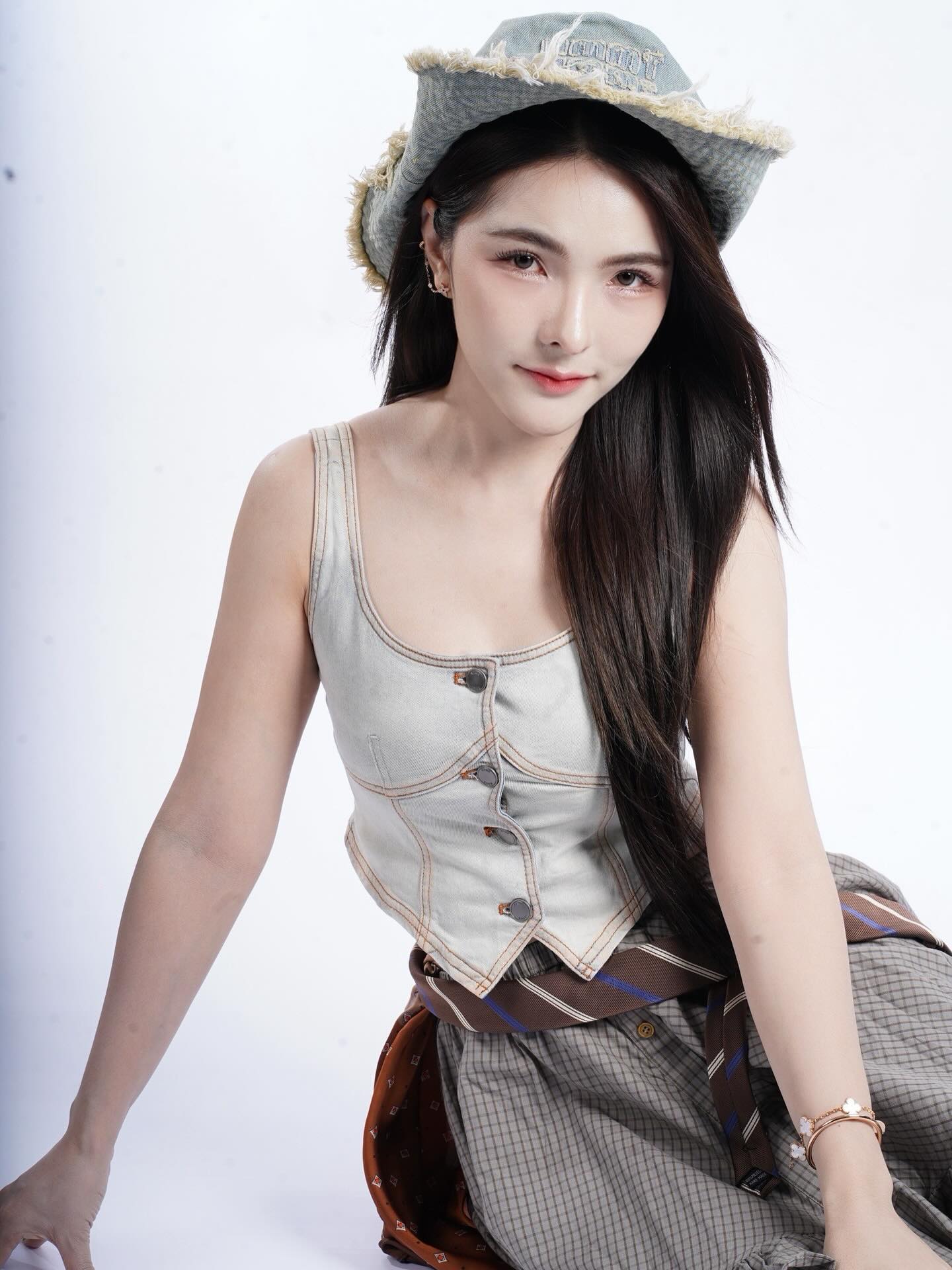 เบล - ขนิษฐา เบ้าหล่อเพชร