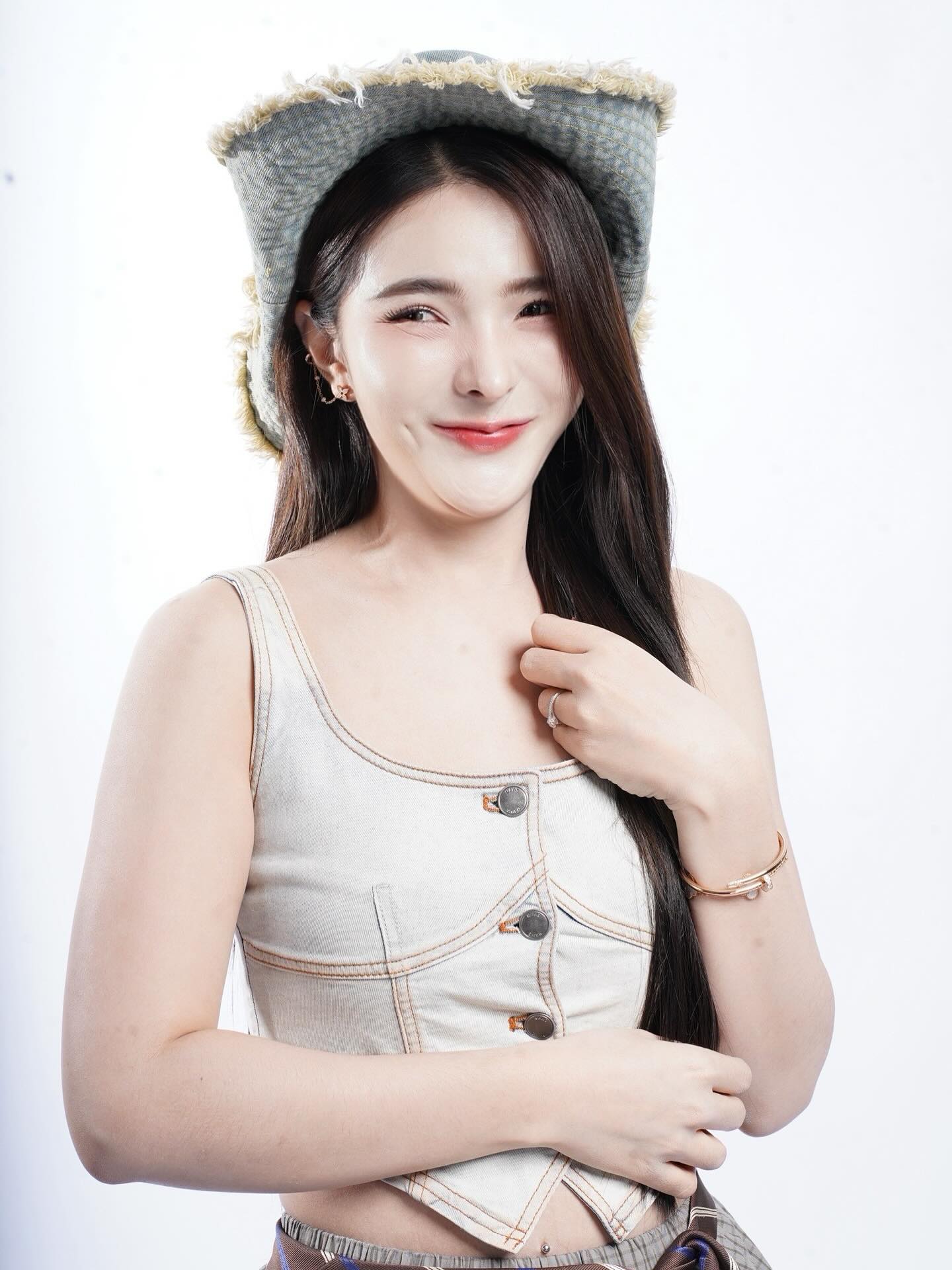 เบล - ขนิษฐา เบ้าหล่อเพชร