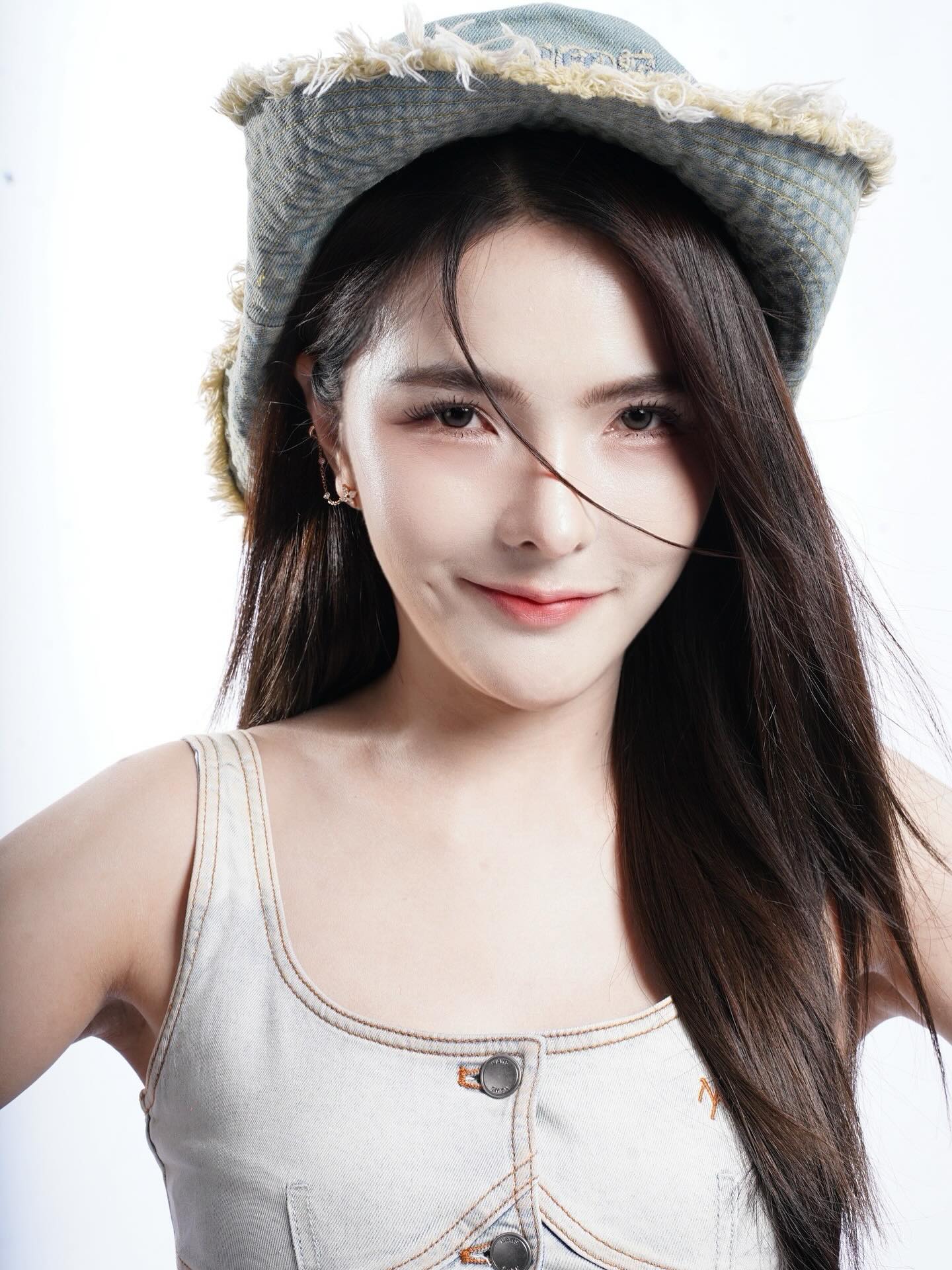 เบล - ขนิษฐา เบ้าหล่อเพชร