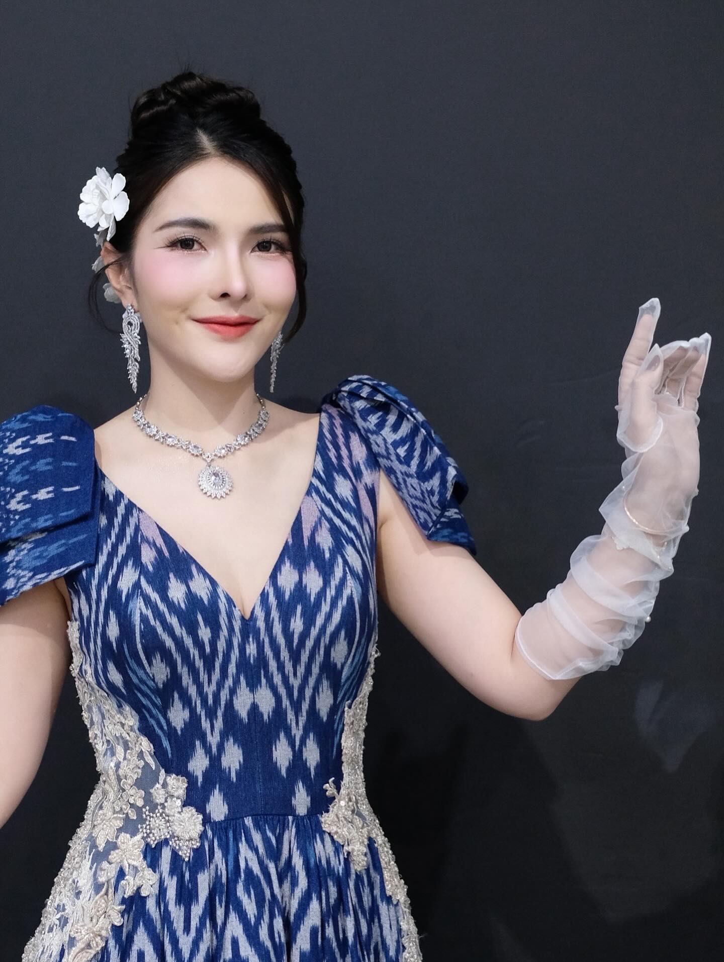 เบล - ขนิษฐา เบ้าหล่อเพชร