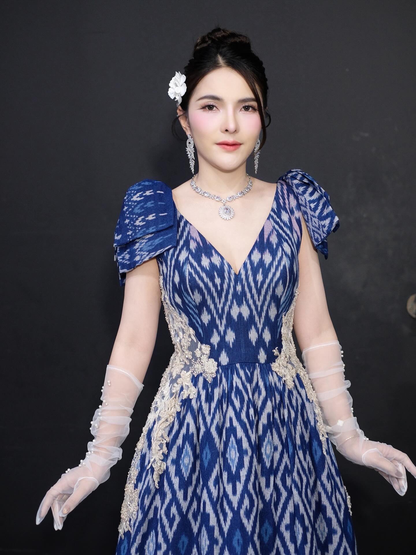 เบล - ขนิษฐา เบ้าหล่อเพชร