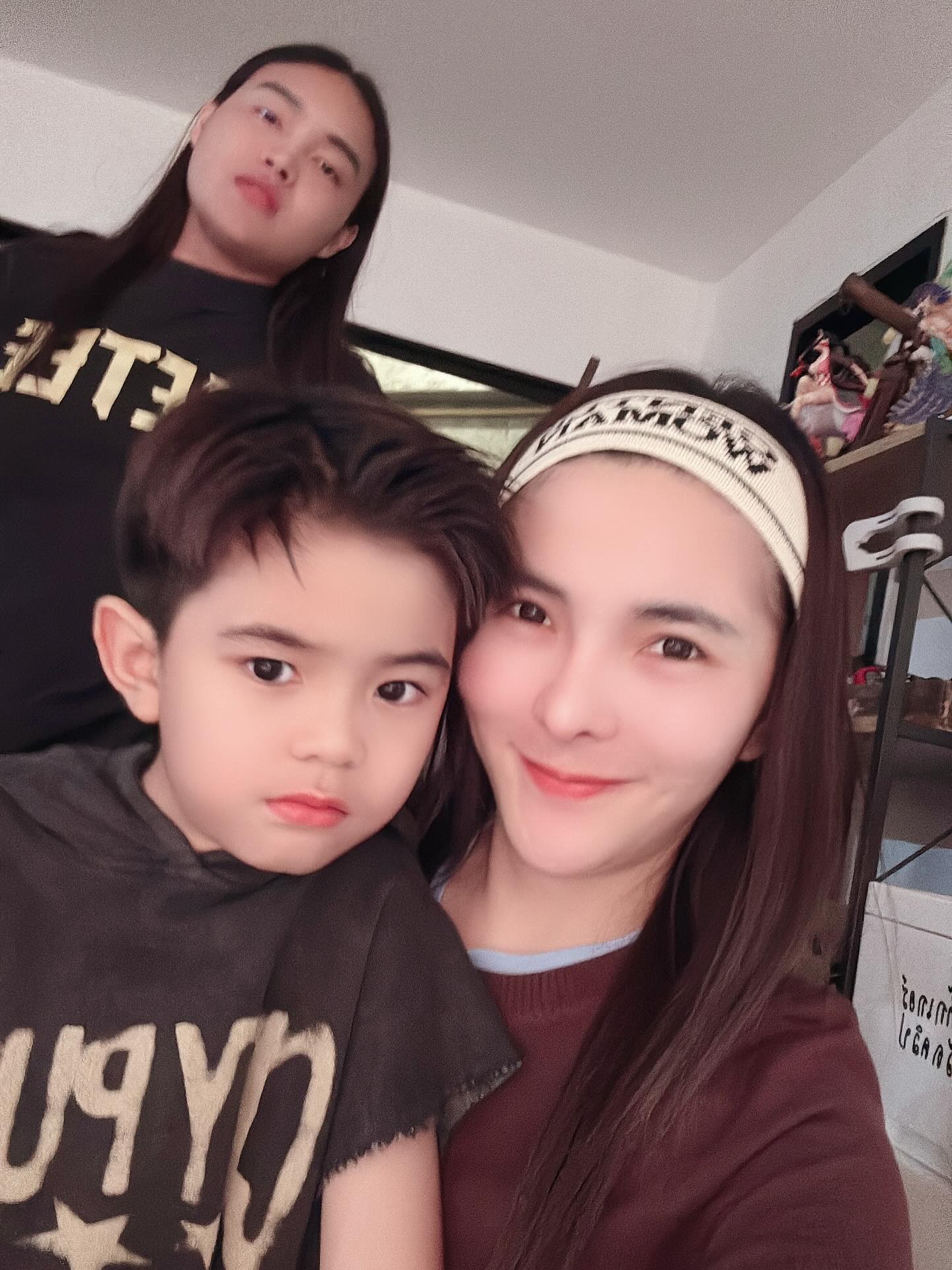 เบล - ขนิษฐา เบ้าหล่อเพชร
