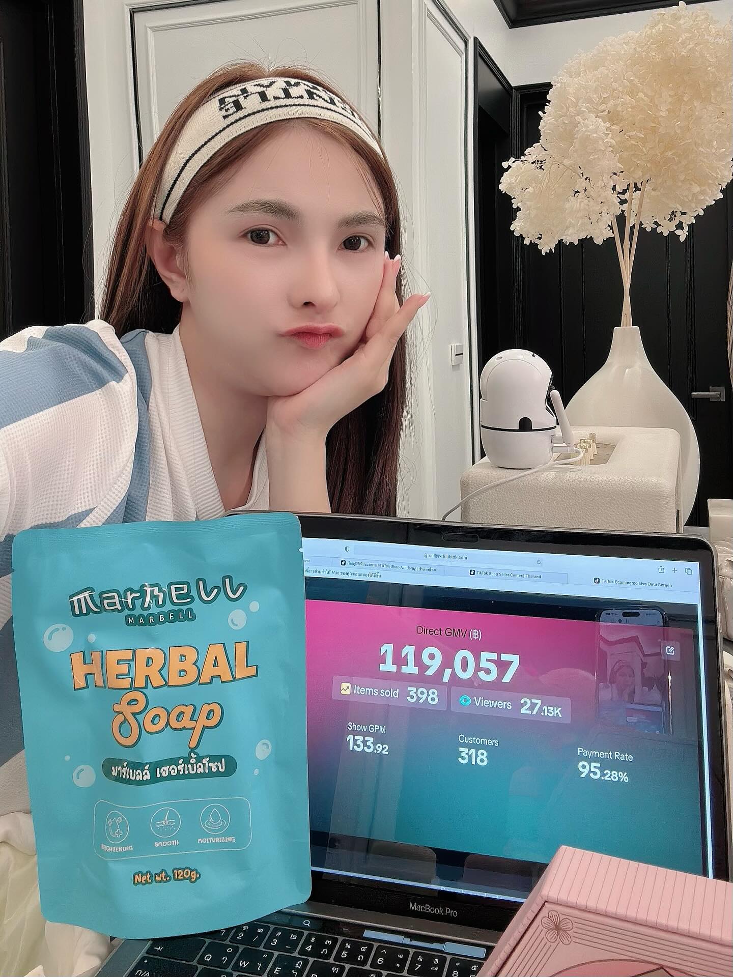 เบล - ขนิษฐา เบ้าหล่อเพชร