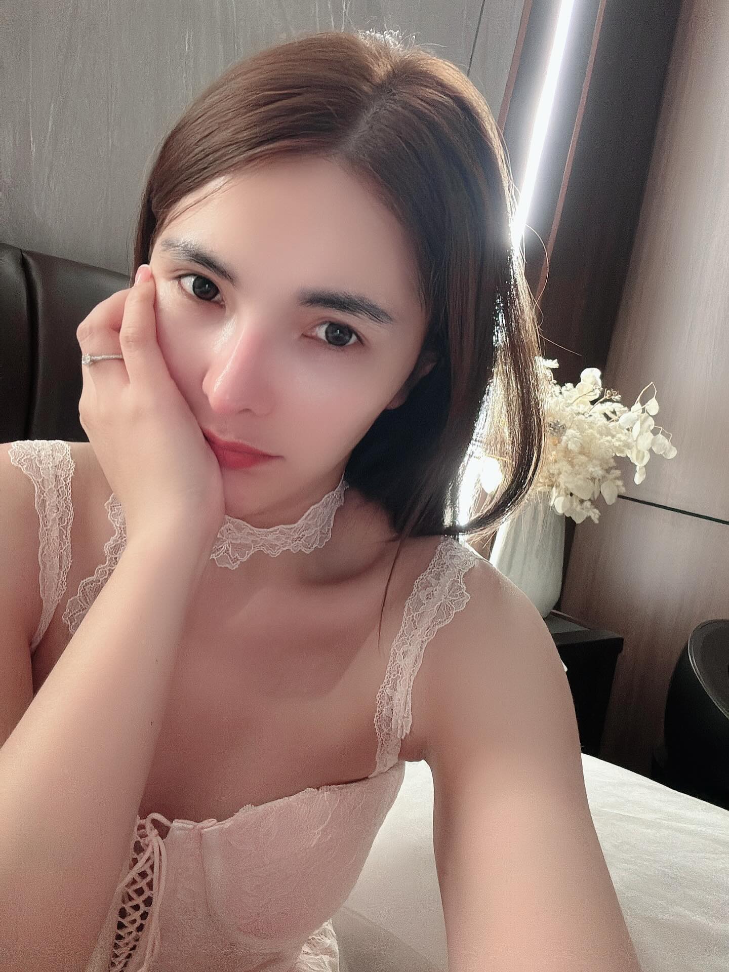 เบล - ขนิษฐา เบ้าหล่อเพชร