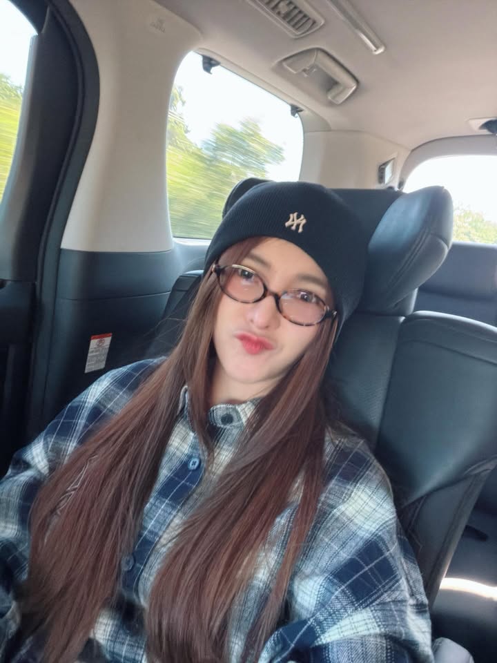 เบล - ขนิษฐา เบ้าหล่อเพชร