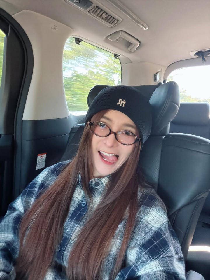 เบล - ขนิษฐา เบ้าหล่อเพชร