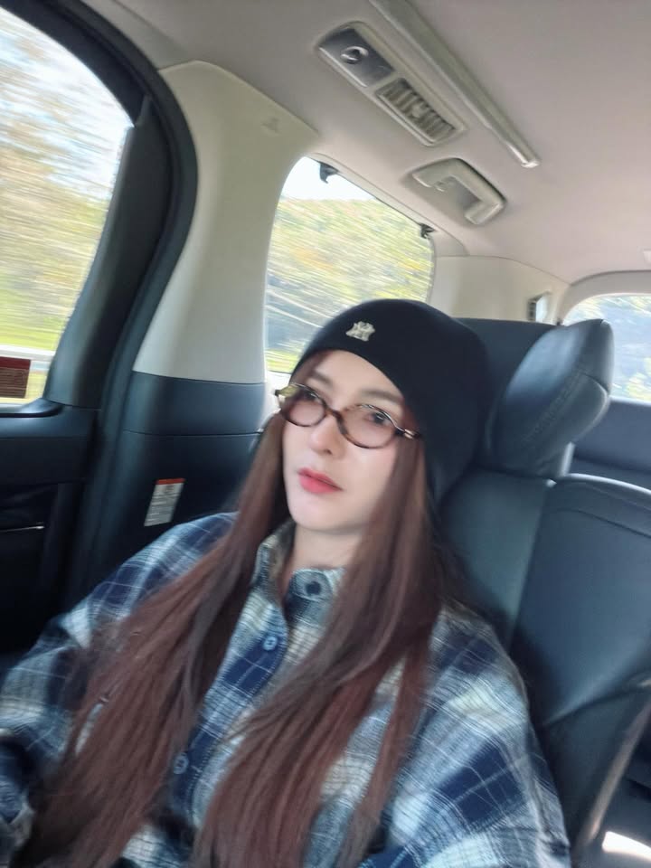 เบล - ขนิษฐา เบ้าหล่อเพชร