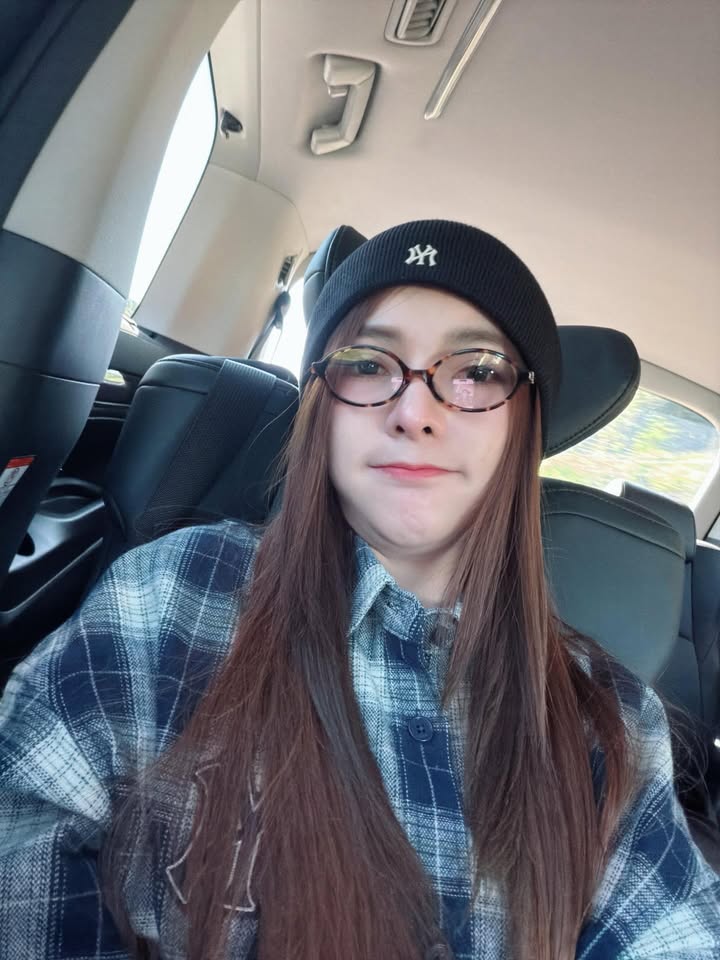 เบล - ขนิษฐา เบ้าหล่อเพชร