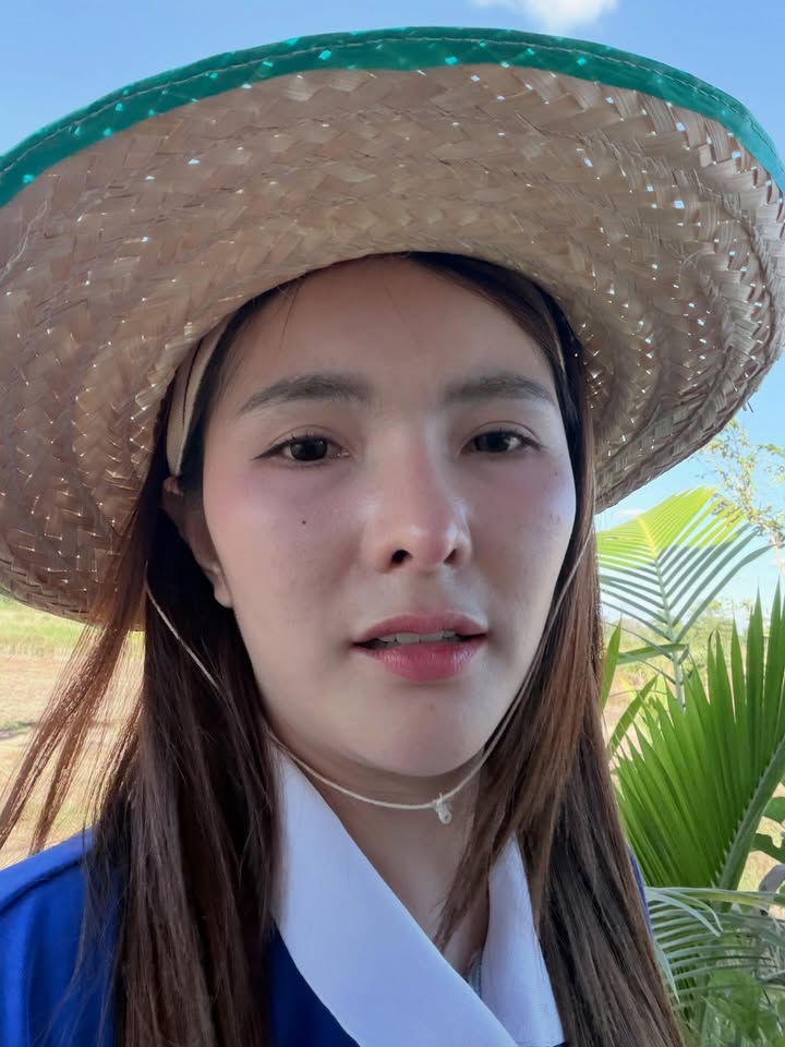 เบล - ขนิษฐา เบ้าหล่อเพชร