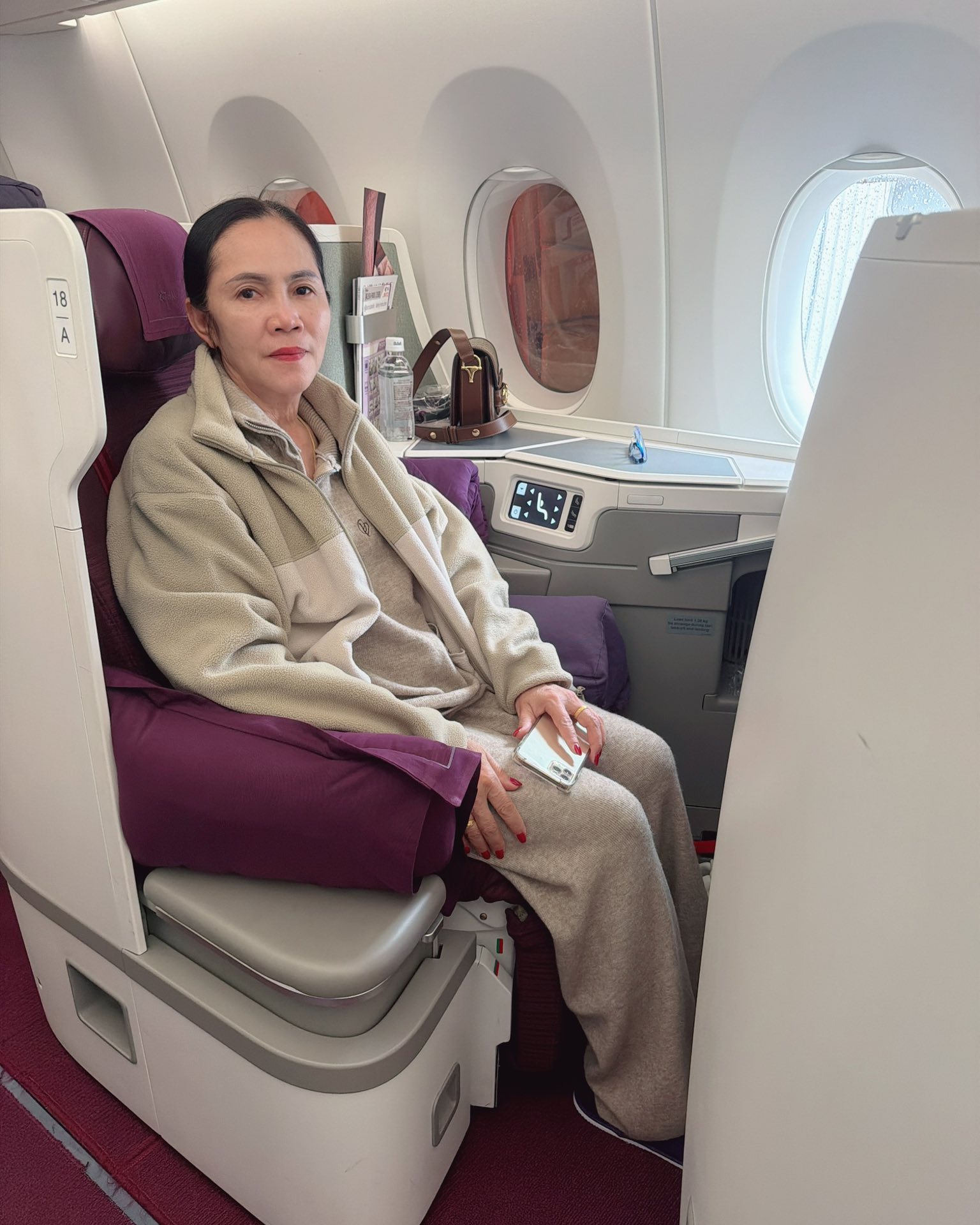 เบล - ขนิษฐา เบ้าหล่อเพชร