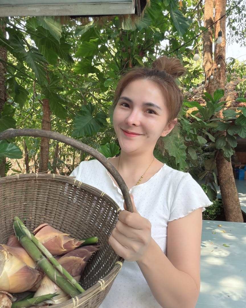 เบล - ขนิษฐา เบ้าหล่อเพชร