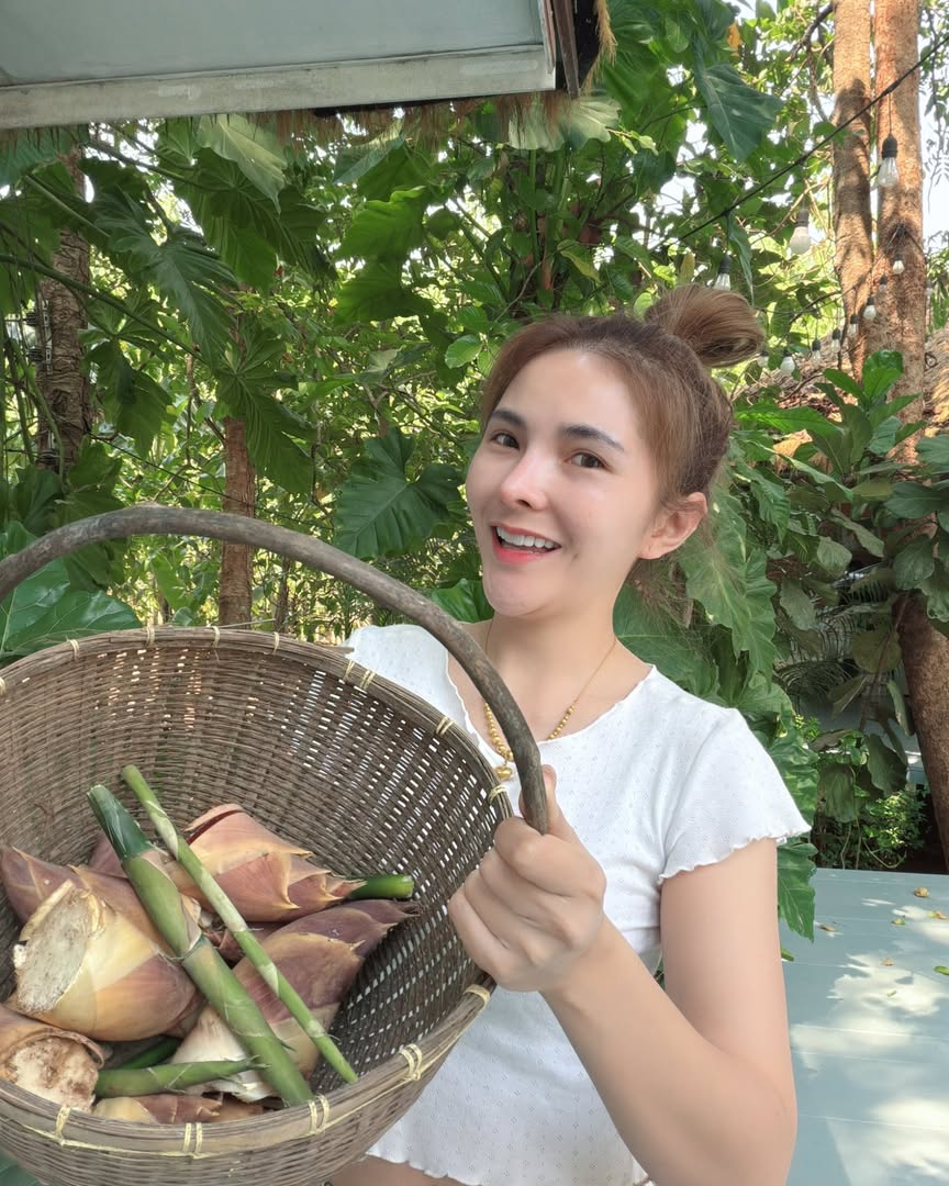 เบล - ขนิษฐา เบ้าหล่อเพชร