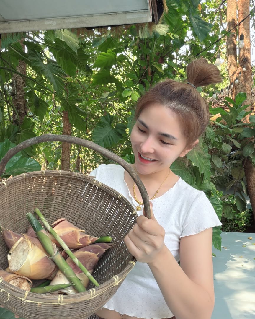 เบล - ขนิษฐา เบ้าหล่อเพชร