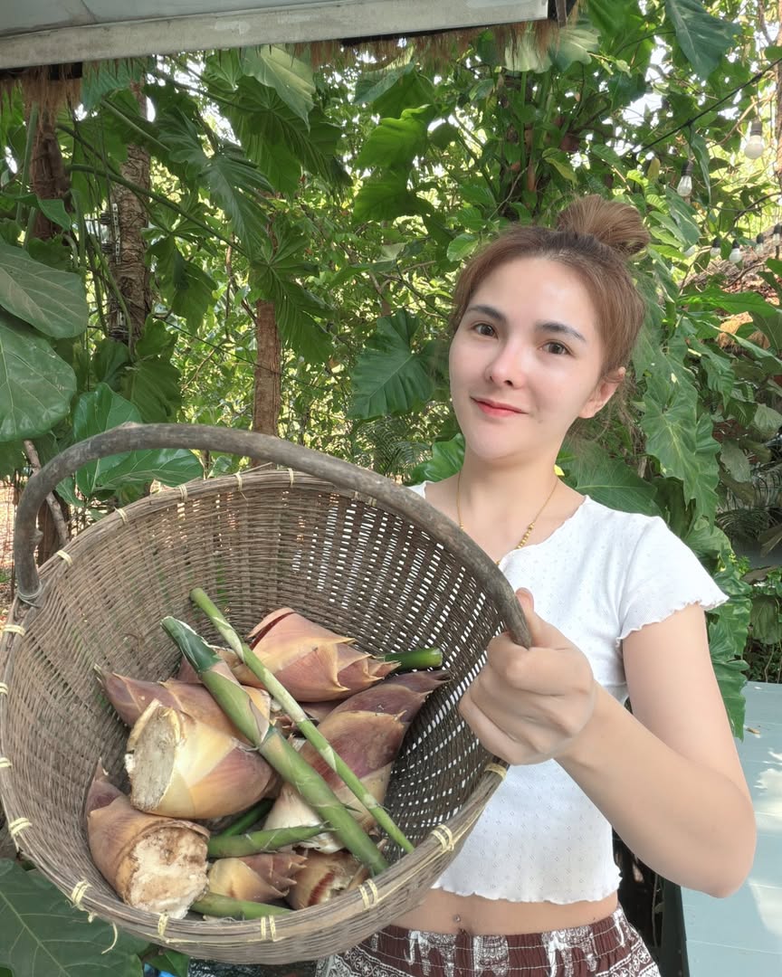 เบล - ขนิษฐา เบ้าหล่อเพชร