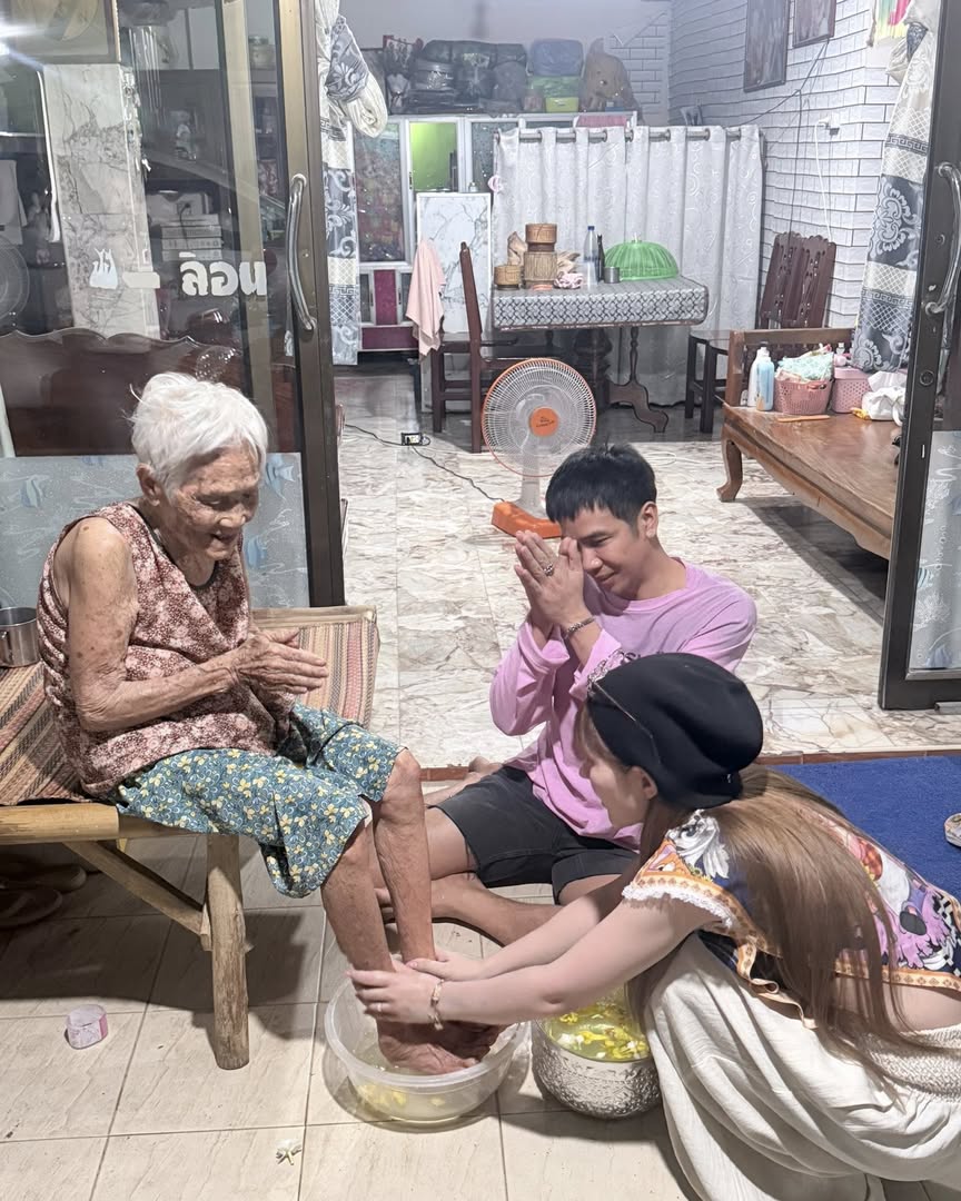 เบล - ขนิษฐา เบ้าหล่อเพชร