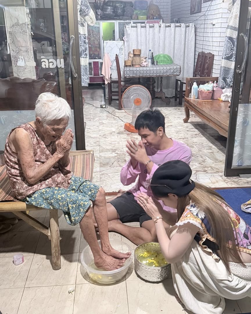 เบล - ขนิษฐา เบ้าหล่อเพชร