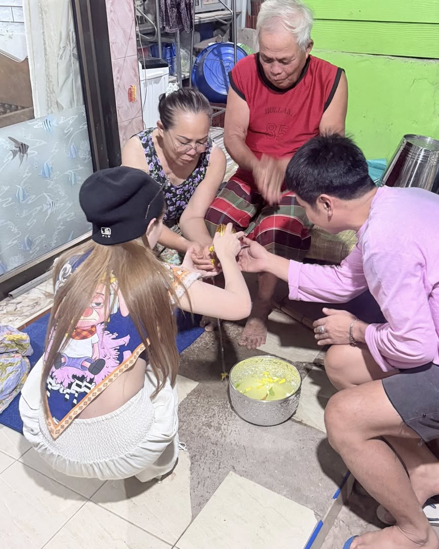 เบล - ขนิษฐา เบ้าหล่อเพชร