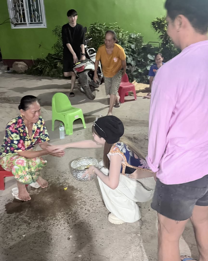 เบล - ขนิษฐา เบ้าหล่อเพชร