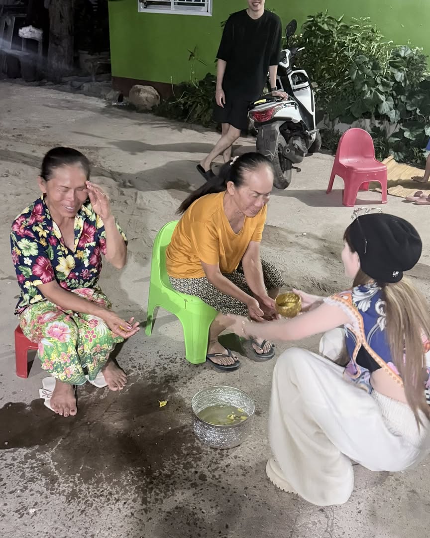เบล - ขนิษฐา เบ้าหล่อเพชร
