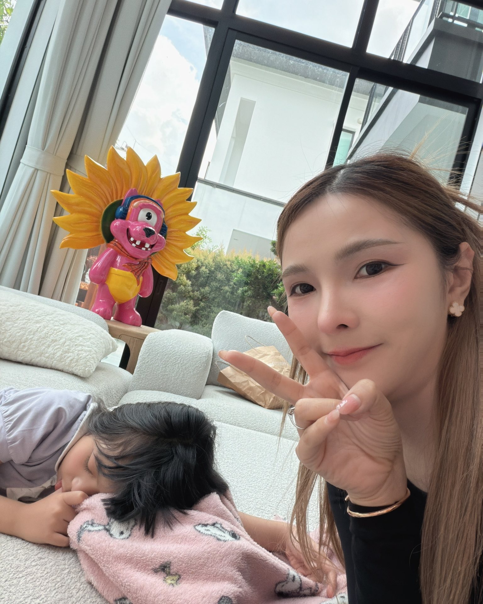 เบล - ขนิษฐา เบ้าหล่อเพชร