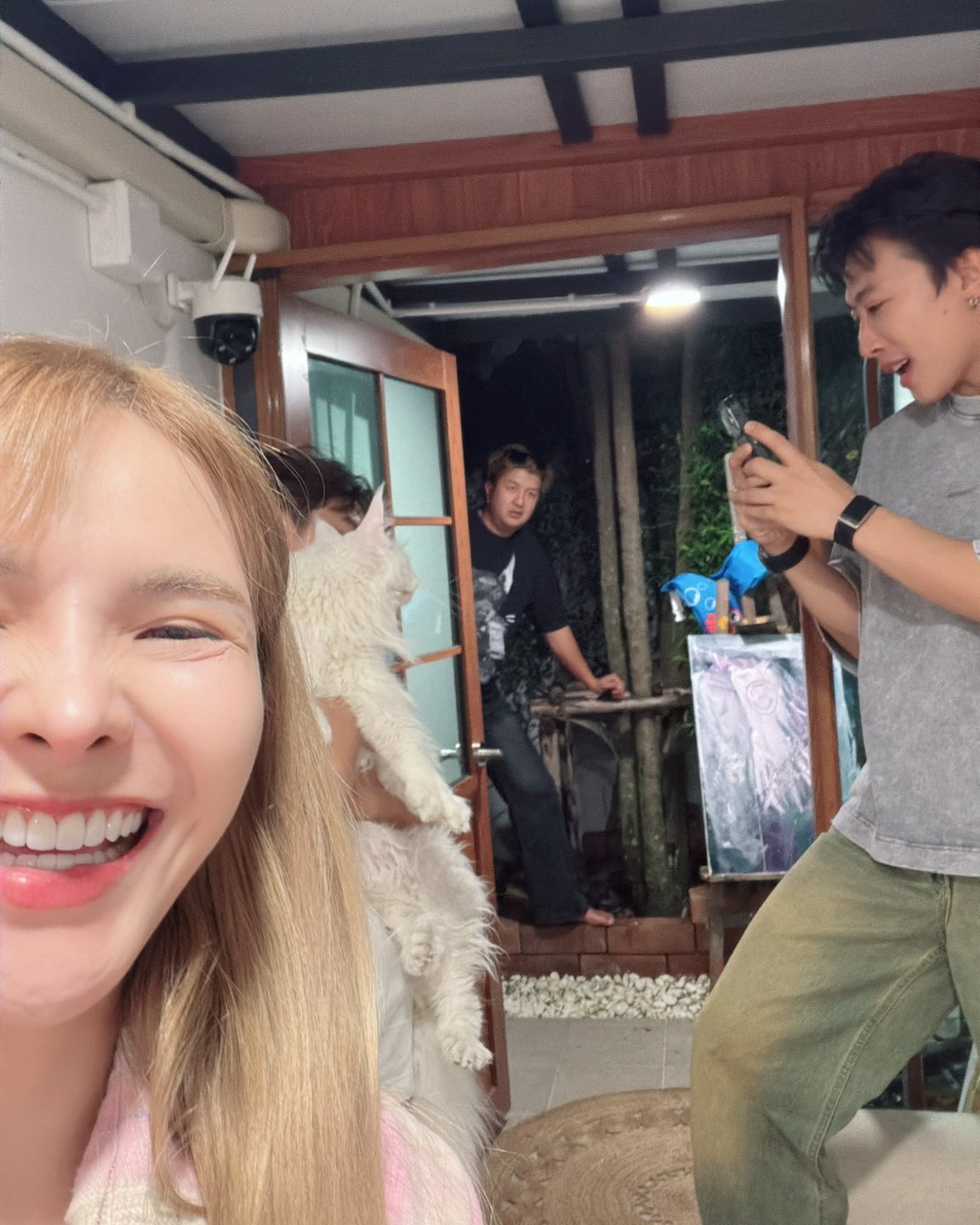 เบล - ขนิษฐา เบ้าหล่อเพชร
