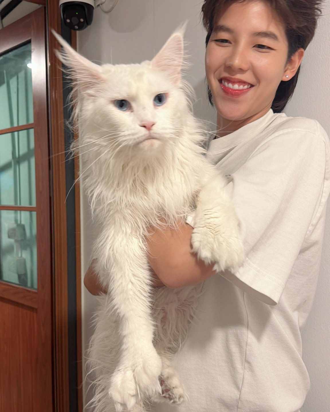 เบล - ขนิษฐา เบ้าหล่อเพชร