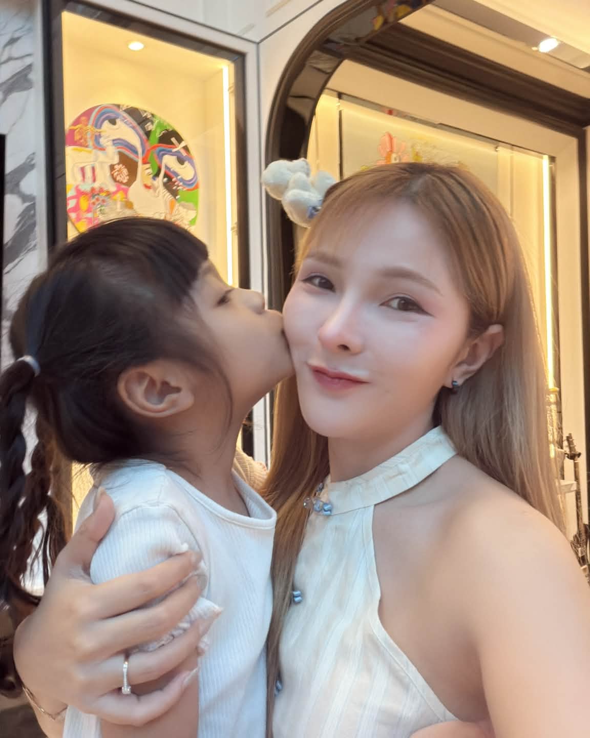 เบล - ขนิษฐา เบ้าหล่อเพชร