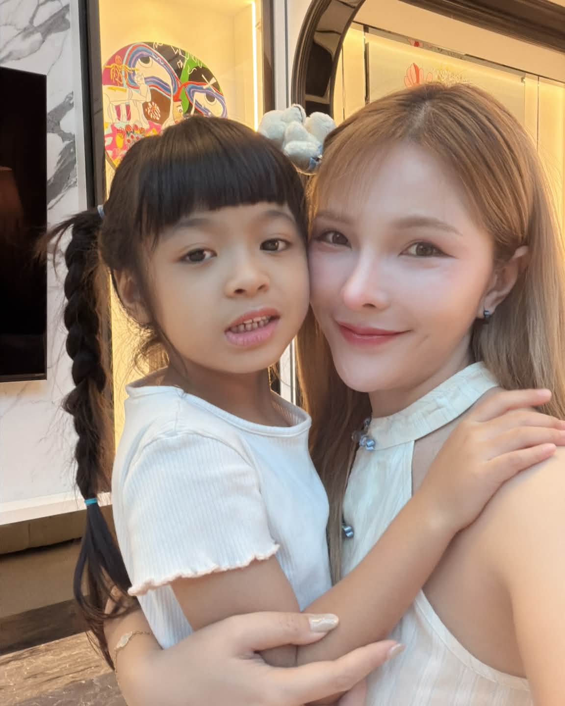 เบล - ขนิษฐา เบ้าหล่อเพชร