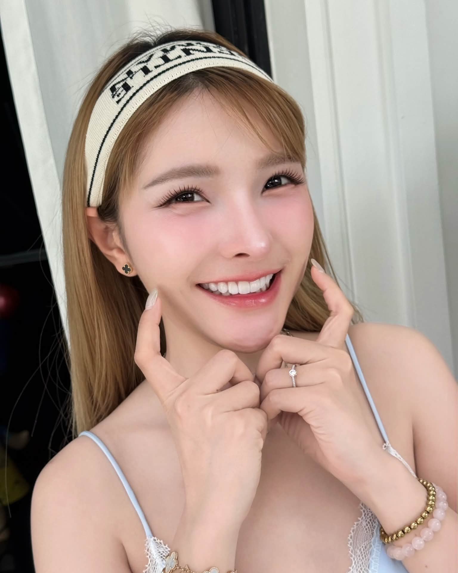 เบล - ขนิษฐา เบ้าหล่อเพชร