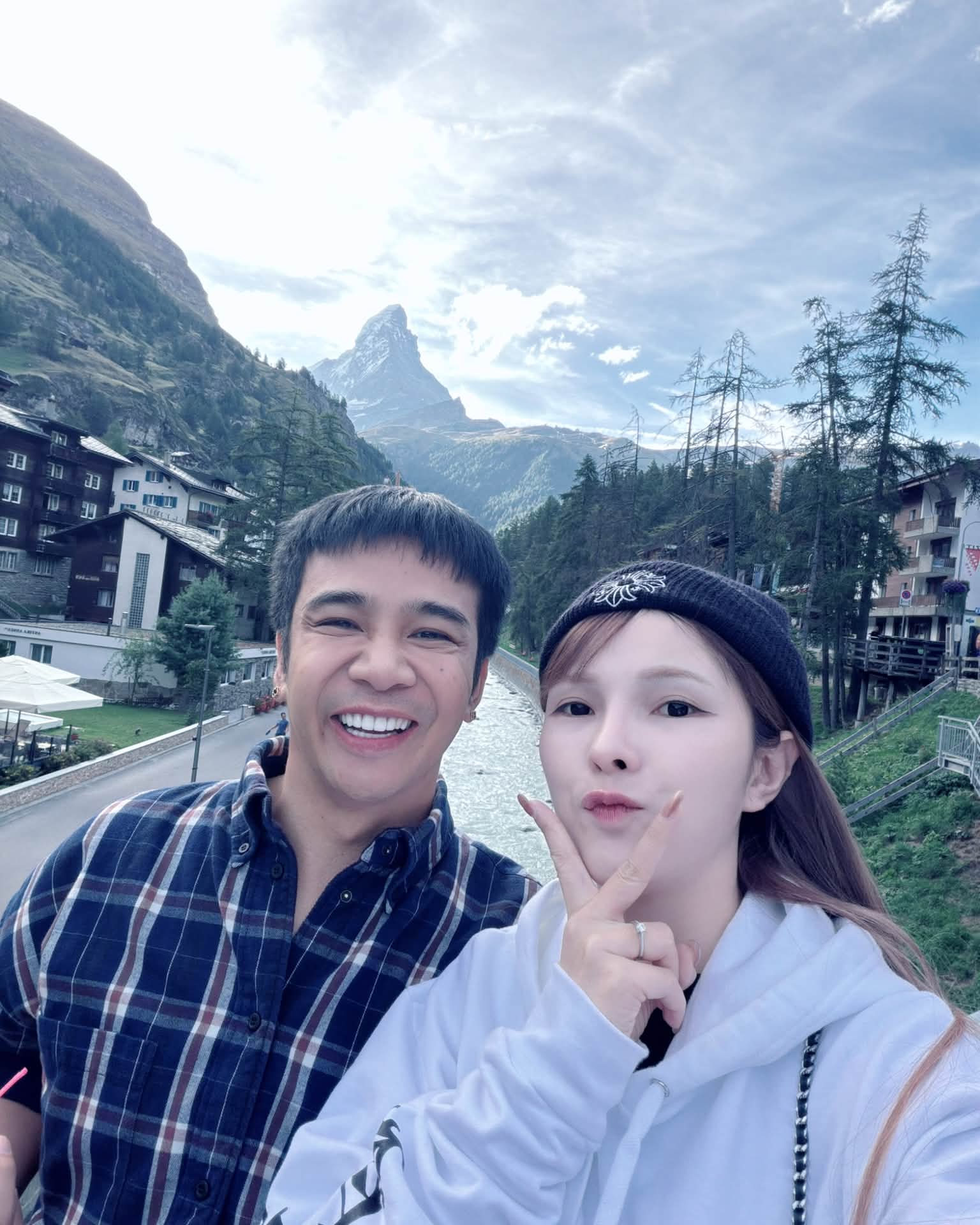 เบล - ขนิษฐา เบ้าหล่อเพชร