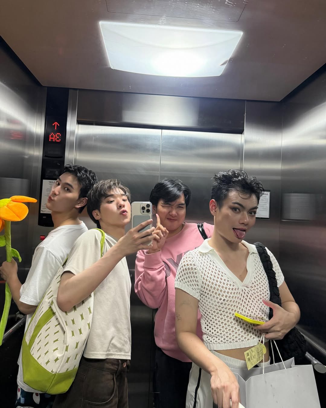 โอ๊ต - ธาราธร พุ่มโพธิงาม