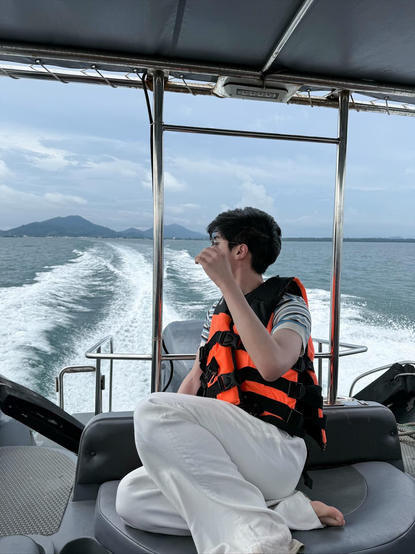 โอ๊ต - ธาราธร พุ่มโพธิงาม