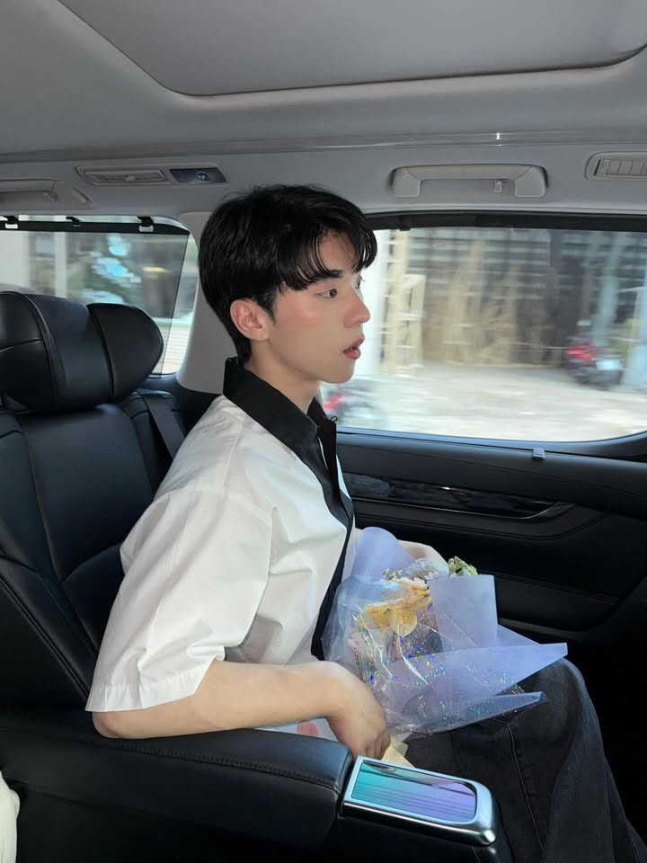 โอ๊ต - ธาราธร พุ่มโพธิงาม