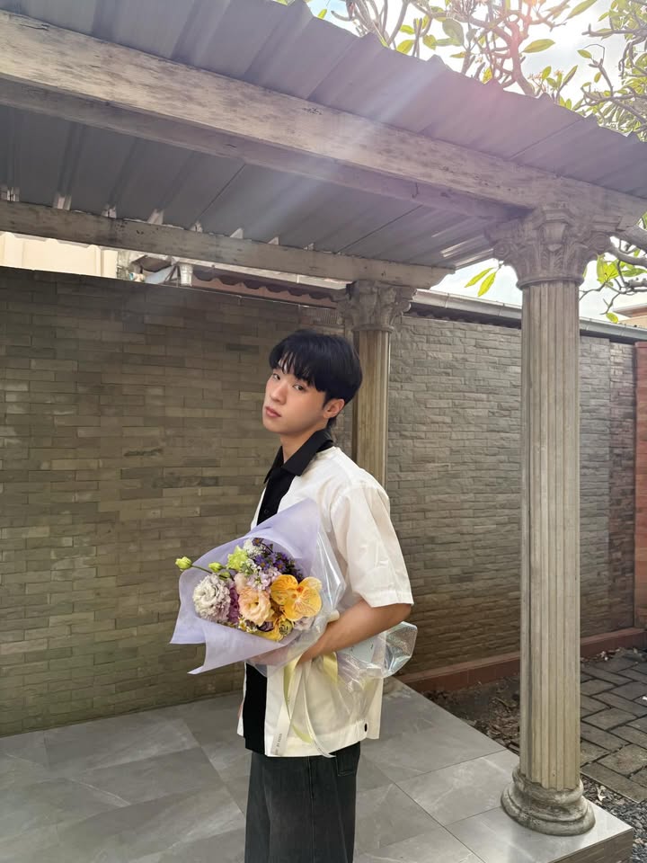 โอ๊ต - ธาราธร พุ่มโพธิงาม