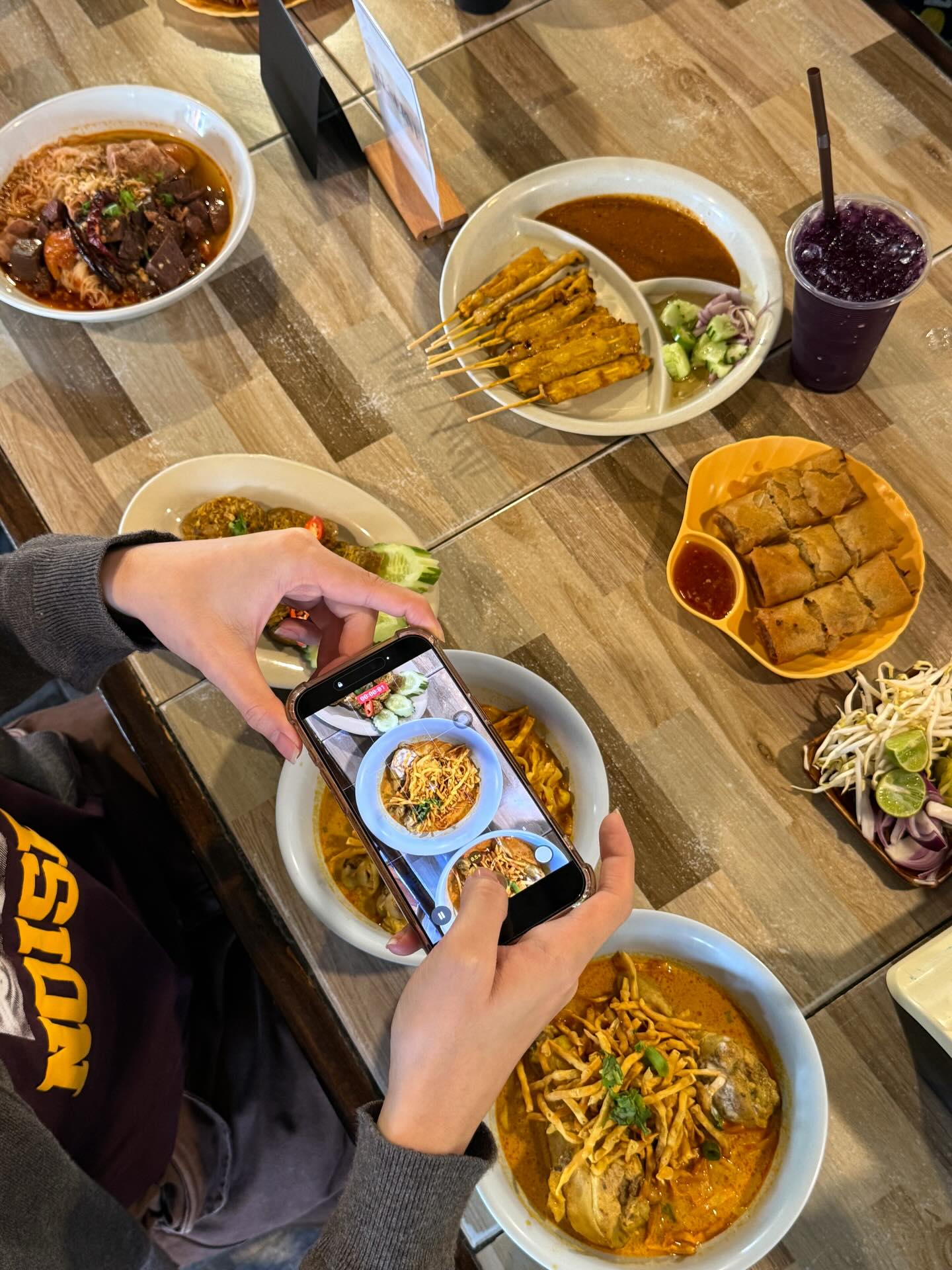 โอ๊ต - ธาราธร พุ่มโพธิงาม