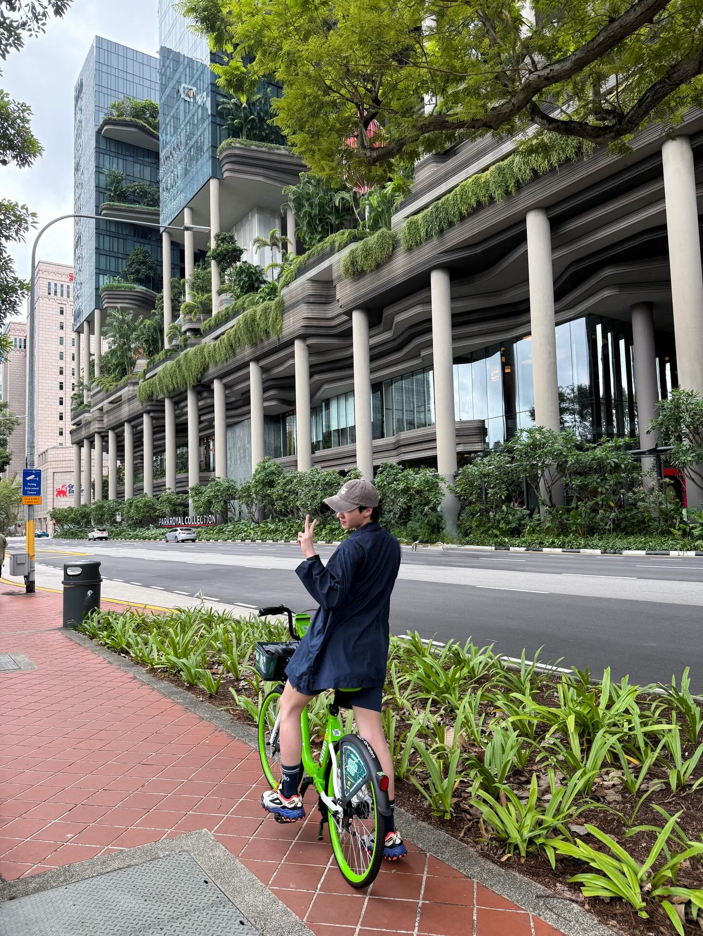 โอ๊ต - ธาราธร พุ่มโพธิงาม