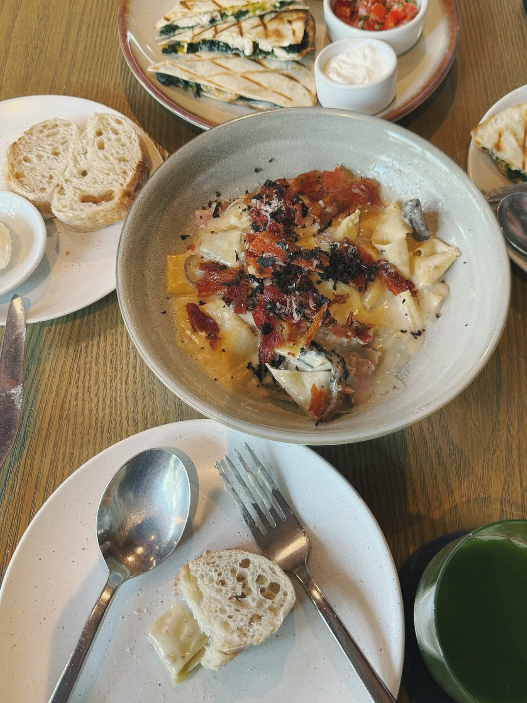 ริชชี่ - อรเณศ ดีคาบาเลส