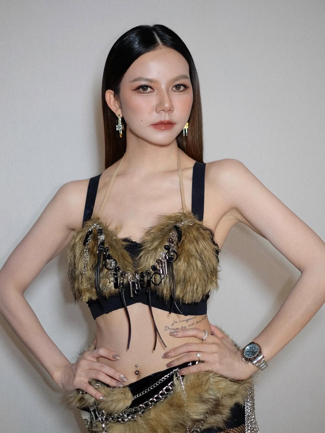 จ๊ะ - นงผณี มหาดไทย