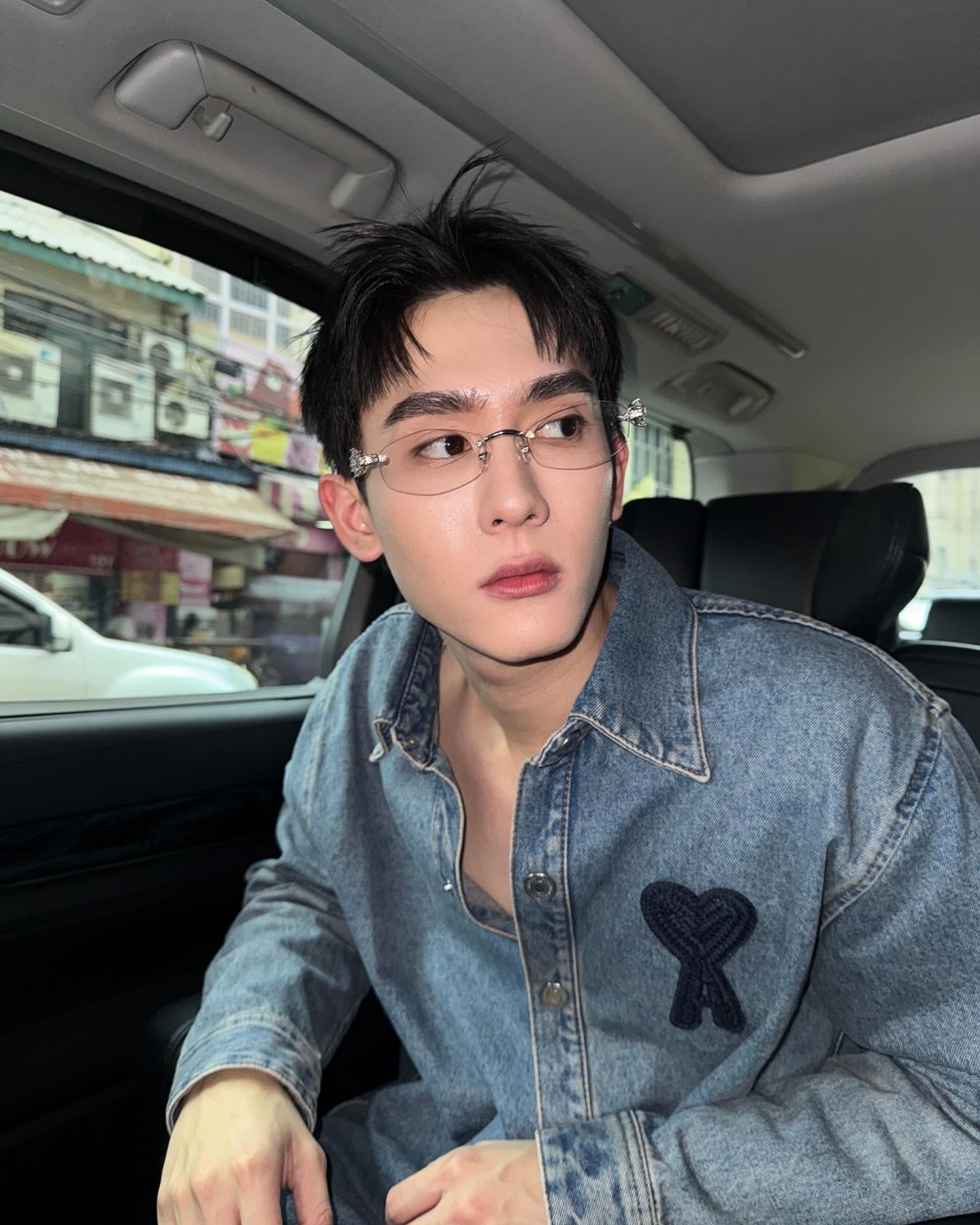 บุ๊ค - กษิดิ์เดช ปลูกผล