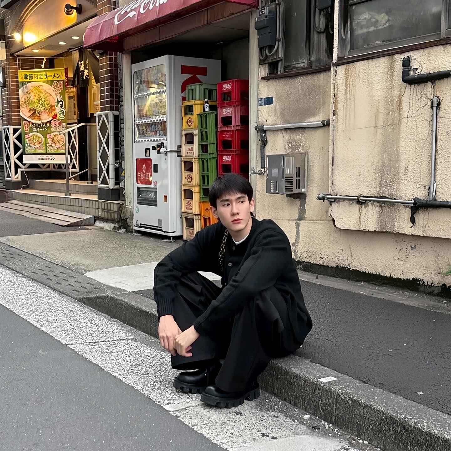 บุ๊ค - กษิดิ์เดช ปลูกผล