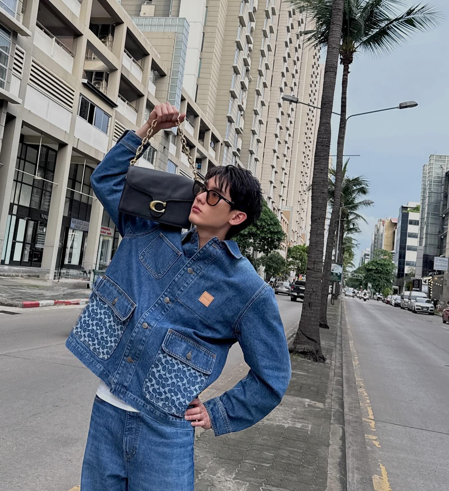 บุ๊ค - กษิดิ์เดช ปลูกผล