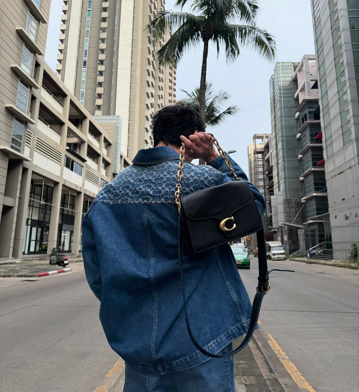 บุ๊ค - กษิดิ์เดช ปลูกผล