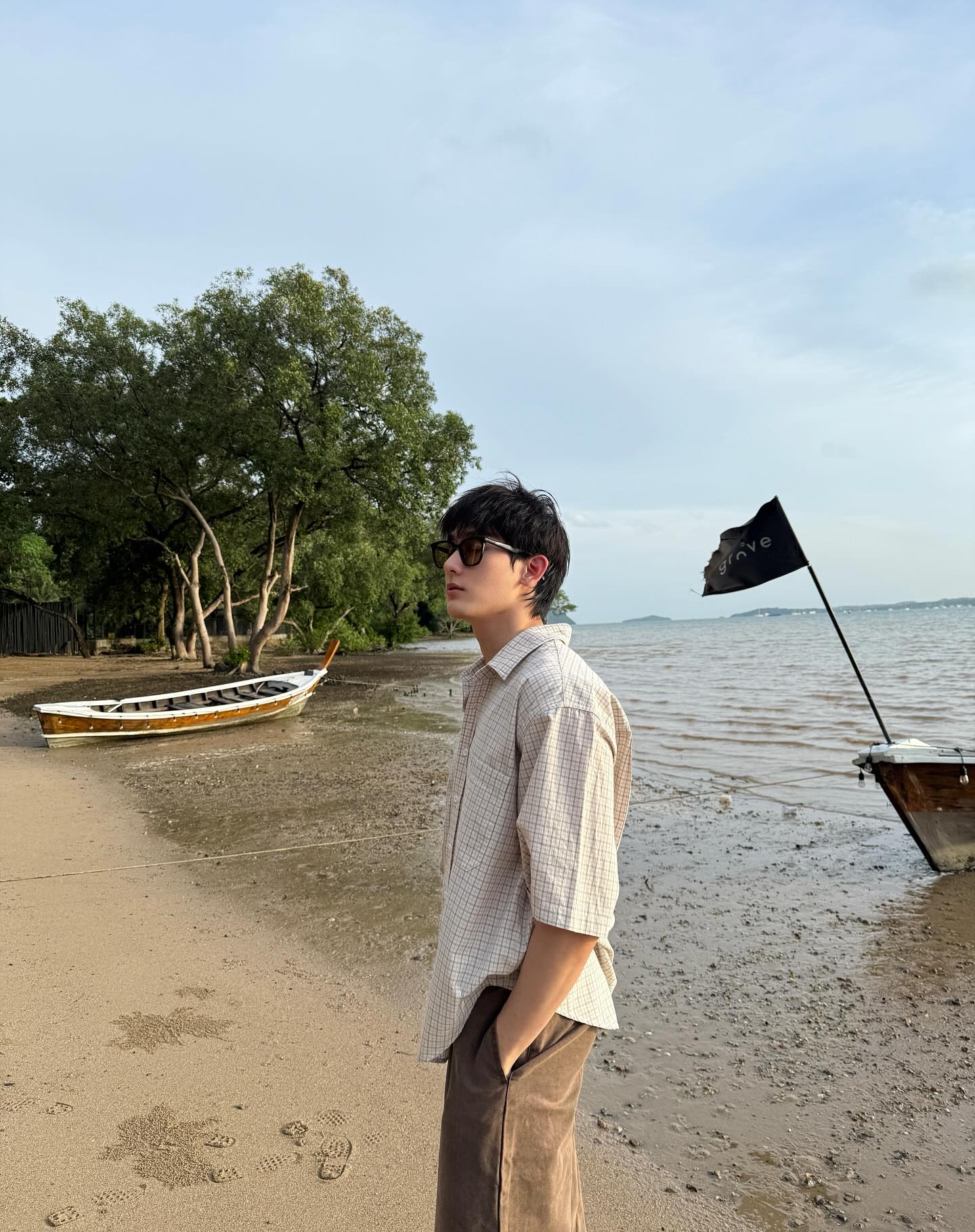 บุ๊ค - กษิดิ์เดช ปลูกผล