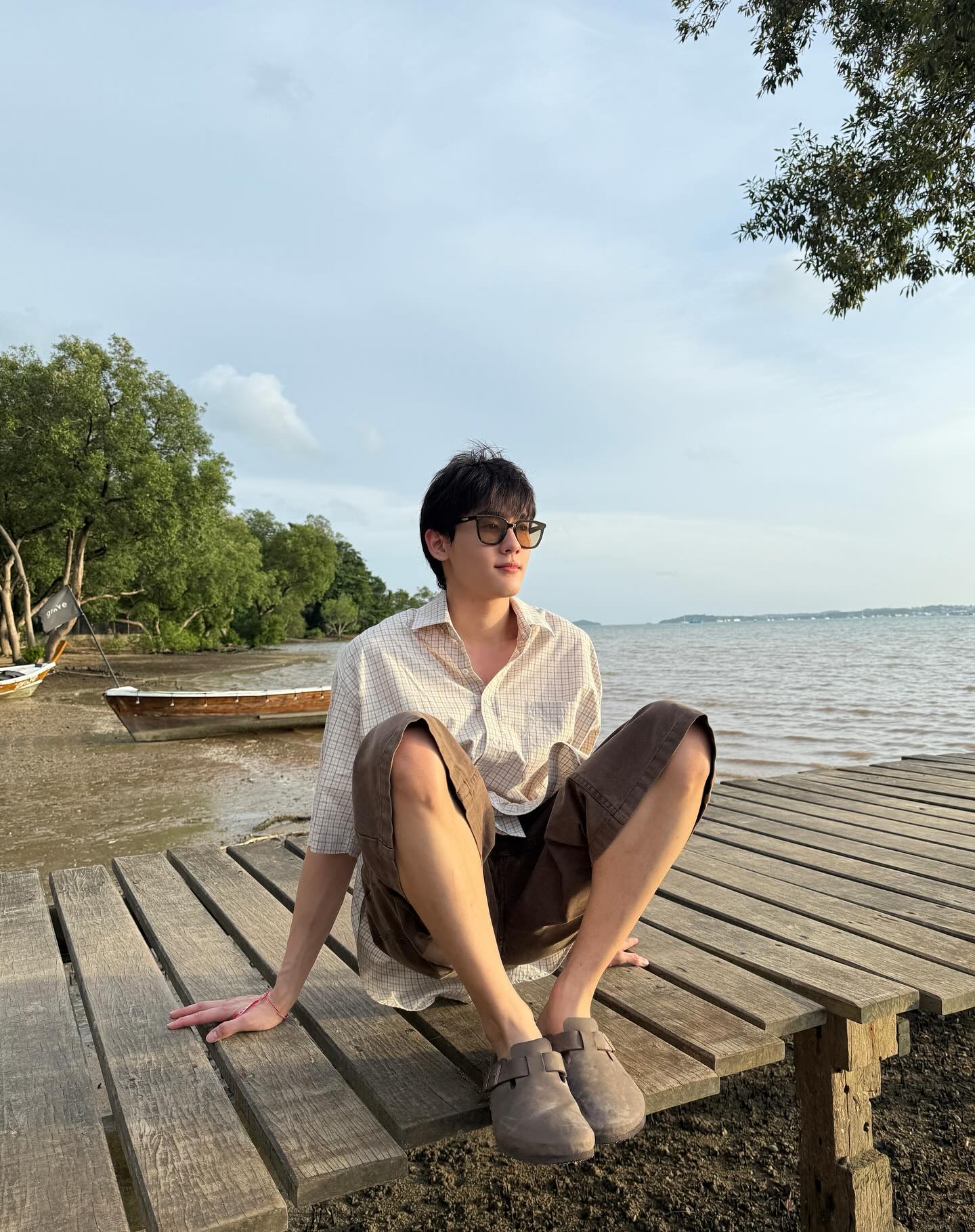 บุ๊ค - กษิดิ์เดช ปลูกผล