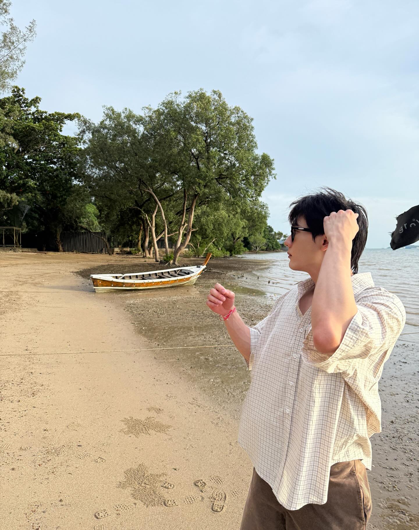 บุ๊ค - กษิดิ์เดช ปลูกผล
