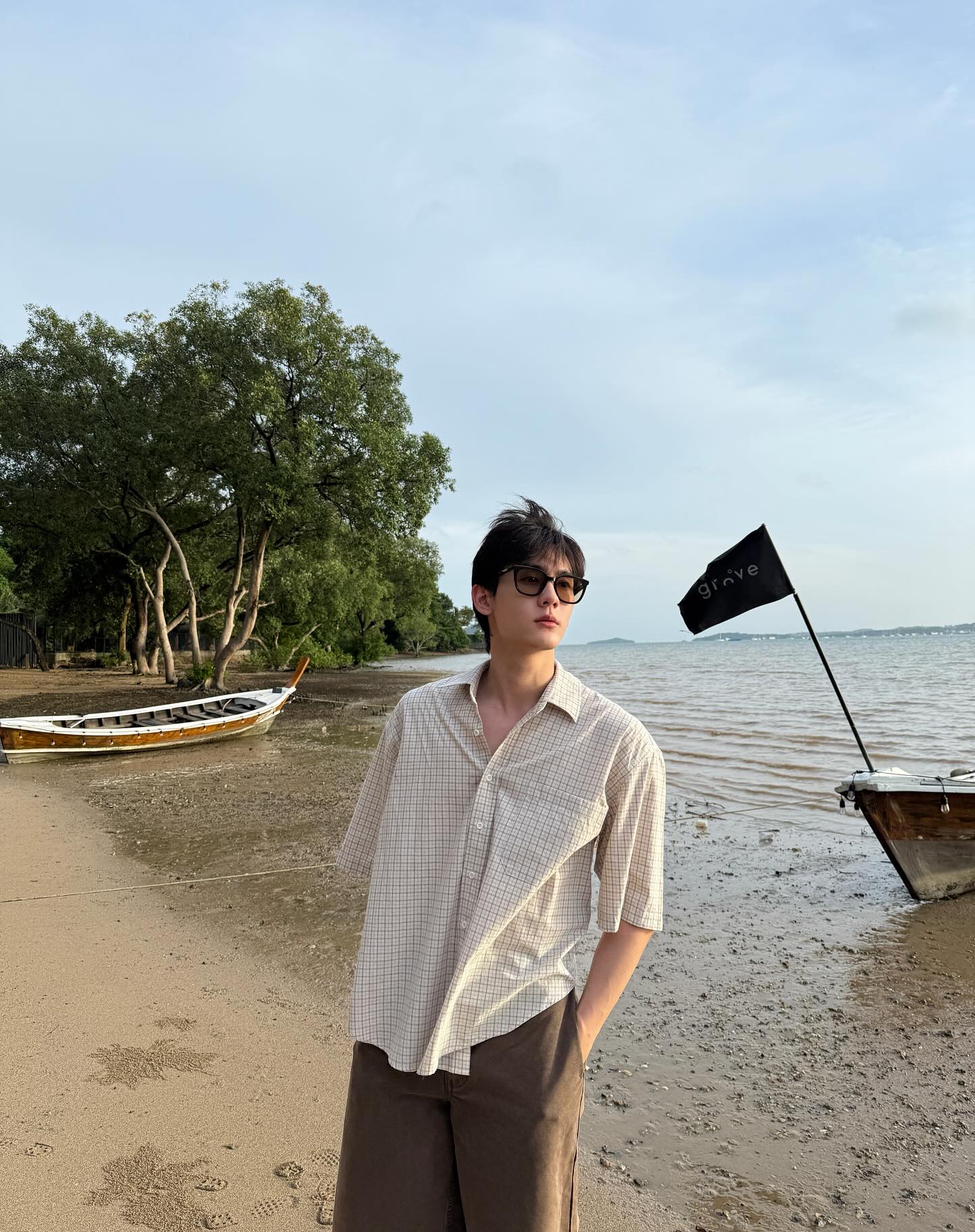 บุ๊ค - กษิดิ์เดช ปลูกผล