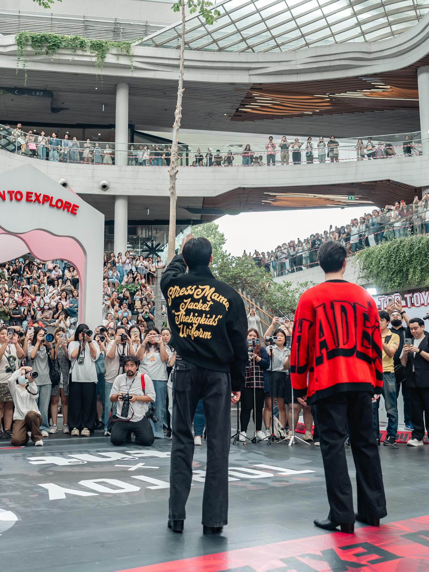บุ๊ค - กษิดิ์เดช ปลูกผล