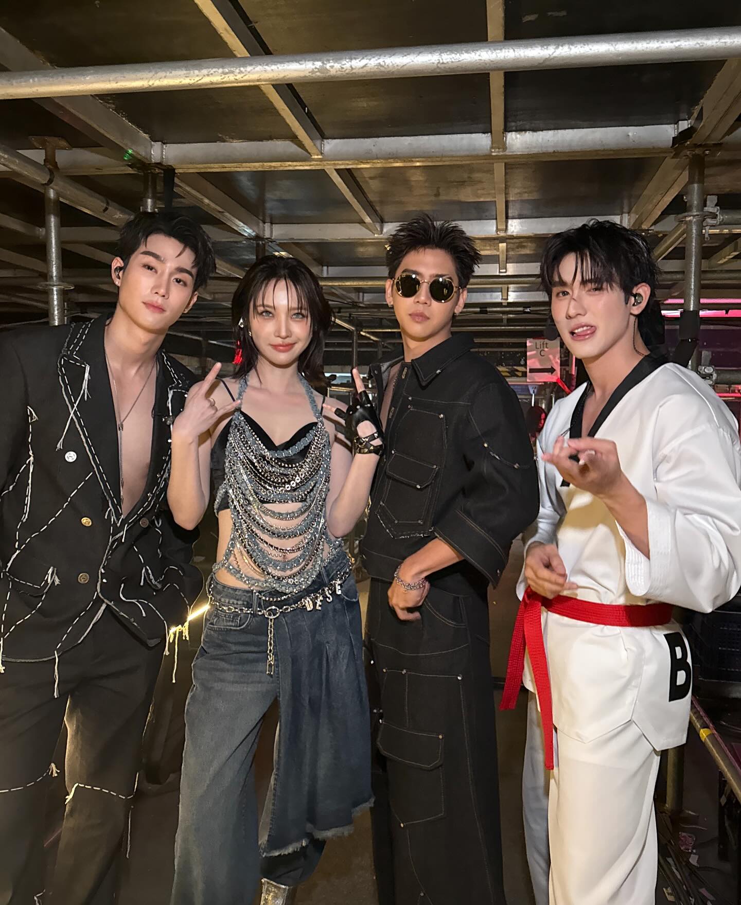 บุ๊ค - กษิดิ์เดช ปลูกผล