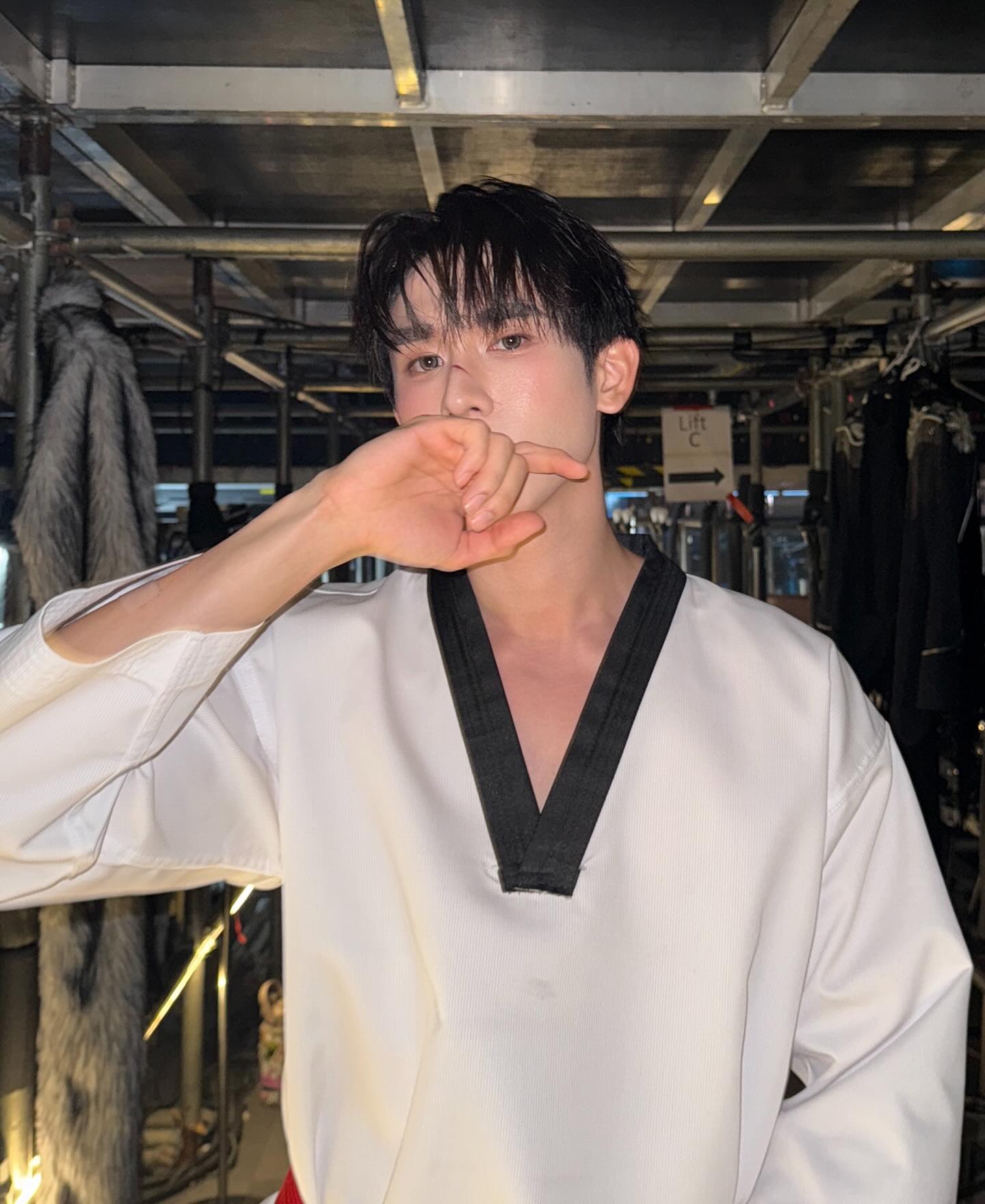 บุ๊ค - กษิดิ์เดช ปลูกผล