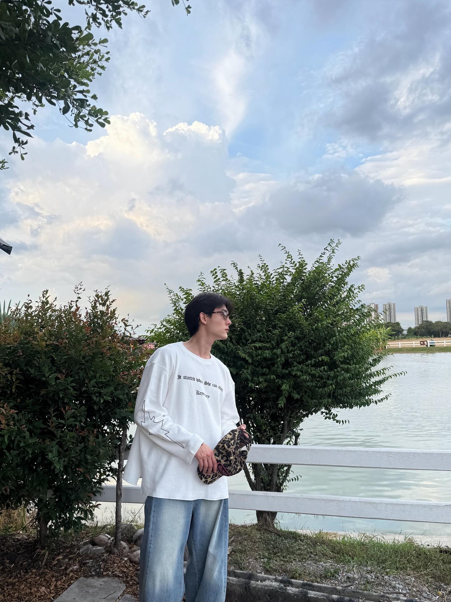 บุ๊ค - กษิดิ์เดช ปลูกผล